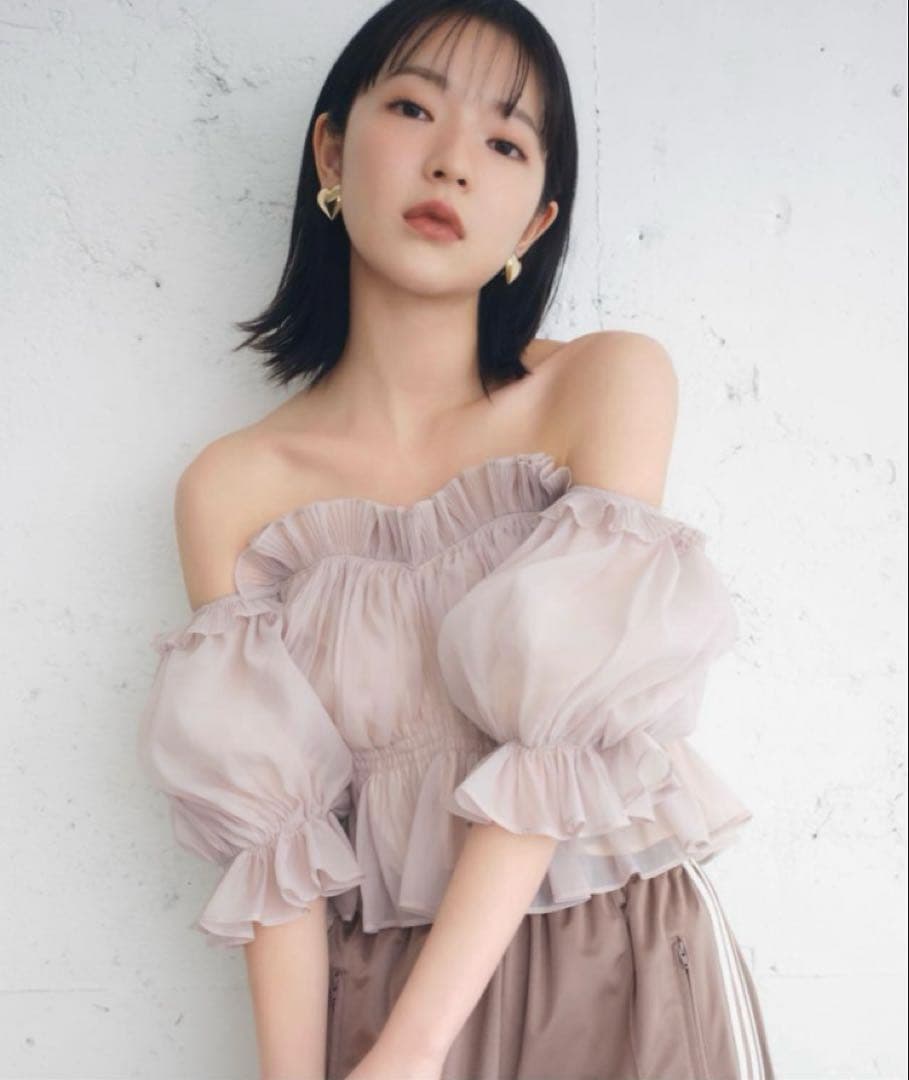 新品未使用　SNIDEL ギャザーオフショルブラウス ピンク SNIDEL Sustainableギャザーオフショルブラウス ピンク - メルカリ