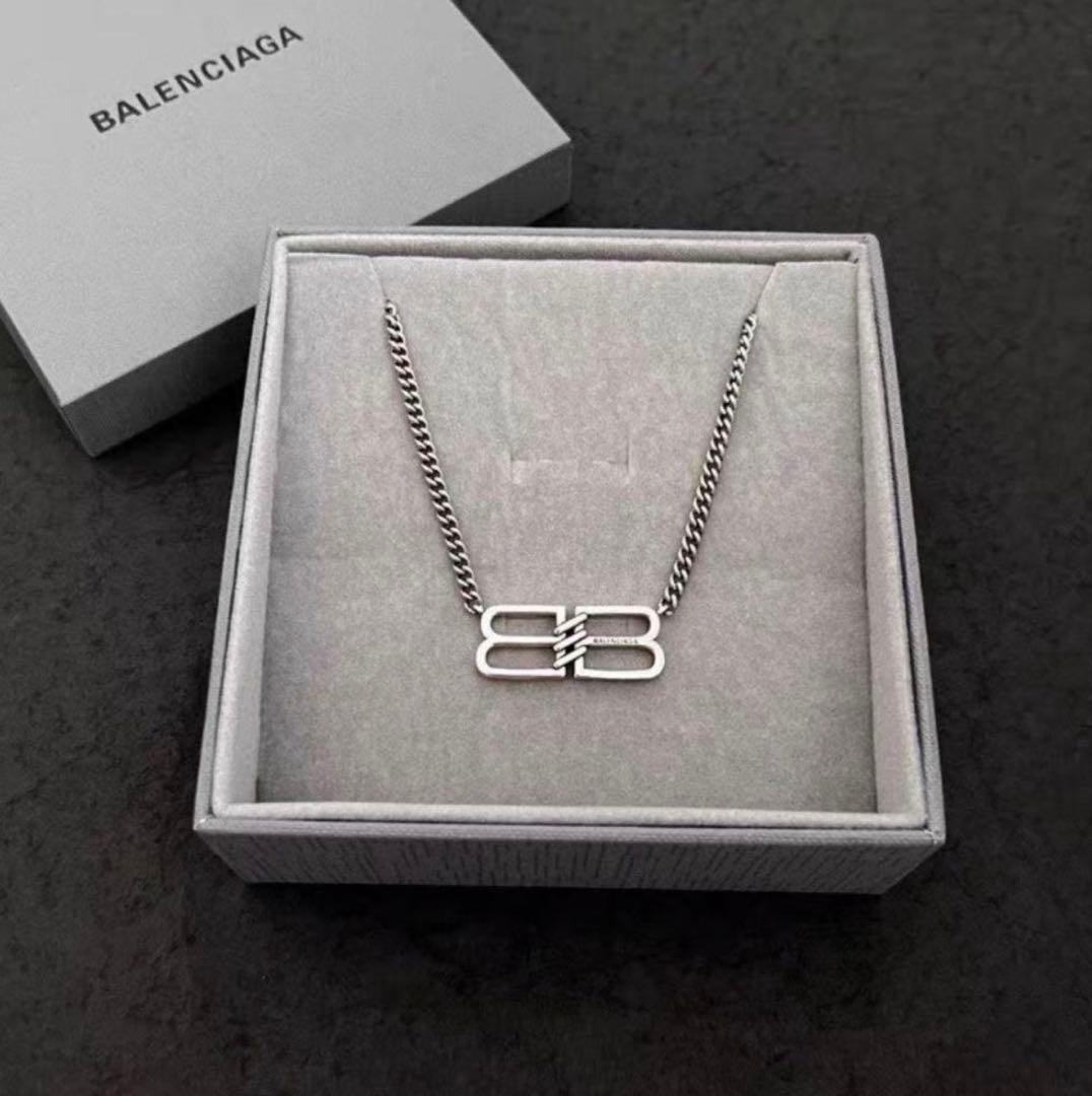 て*子様 BALENCIAGA BBロゴ ネックレス 箱付き 関税込み☆ギフトにも【BALENCIAGA】BB ICON NECKLACE Gold