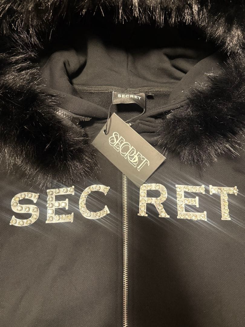 Secret Zip Hoodie yvng patra着用 - メルカリ