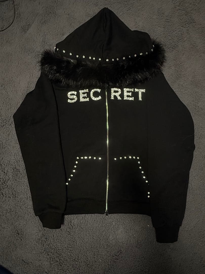 Secret Zip Hoodie yvng patra着用 - メルカリ
