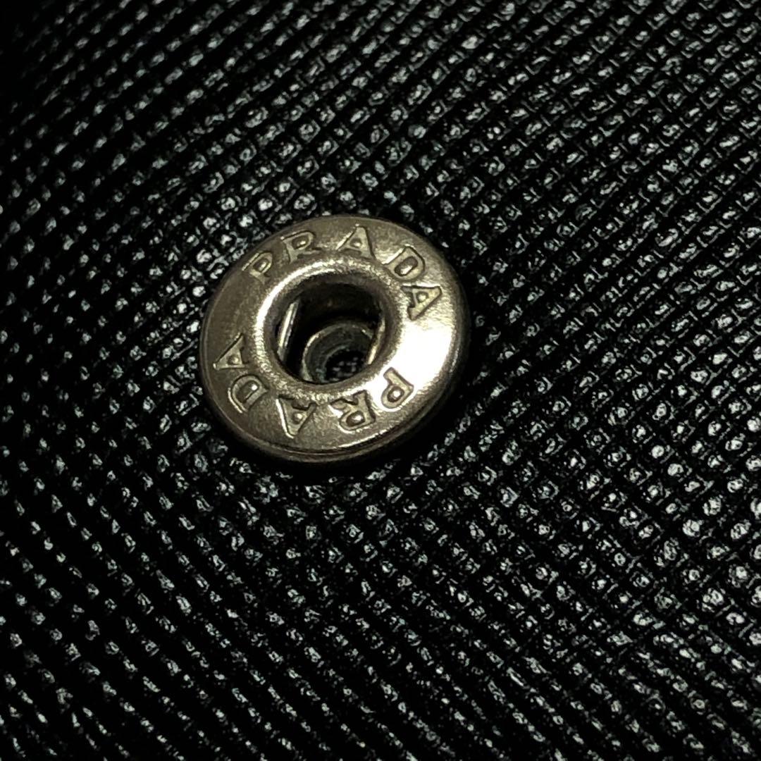 未使用級 プラダ キーケース 三角ロゴ サフィアーノレザー 黒 安心のG