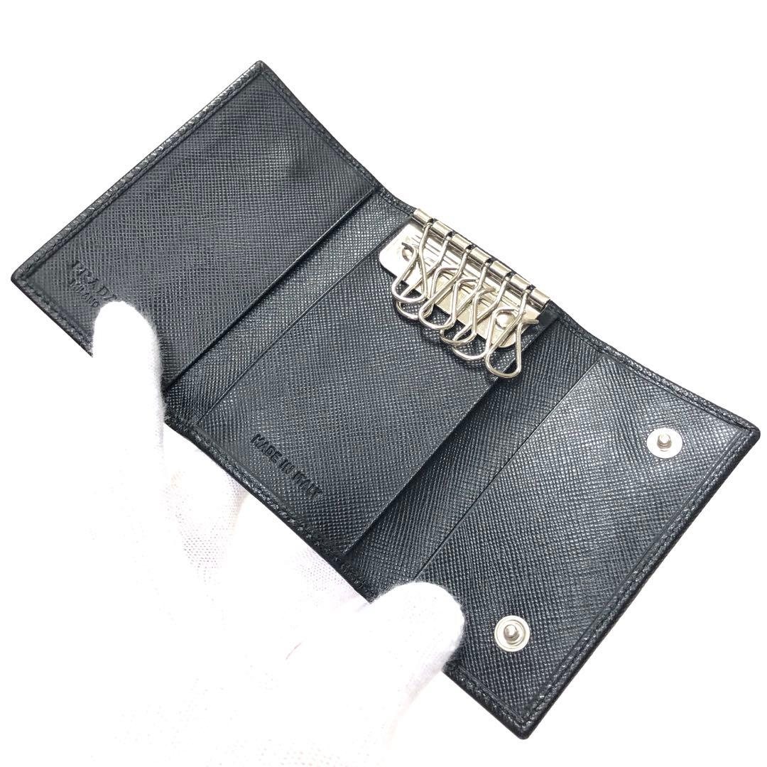 未使用級 プラダ キーケース 三角ロゴ サフィアーノレザー 黒 安心のG