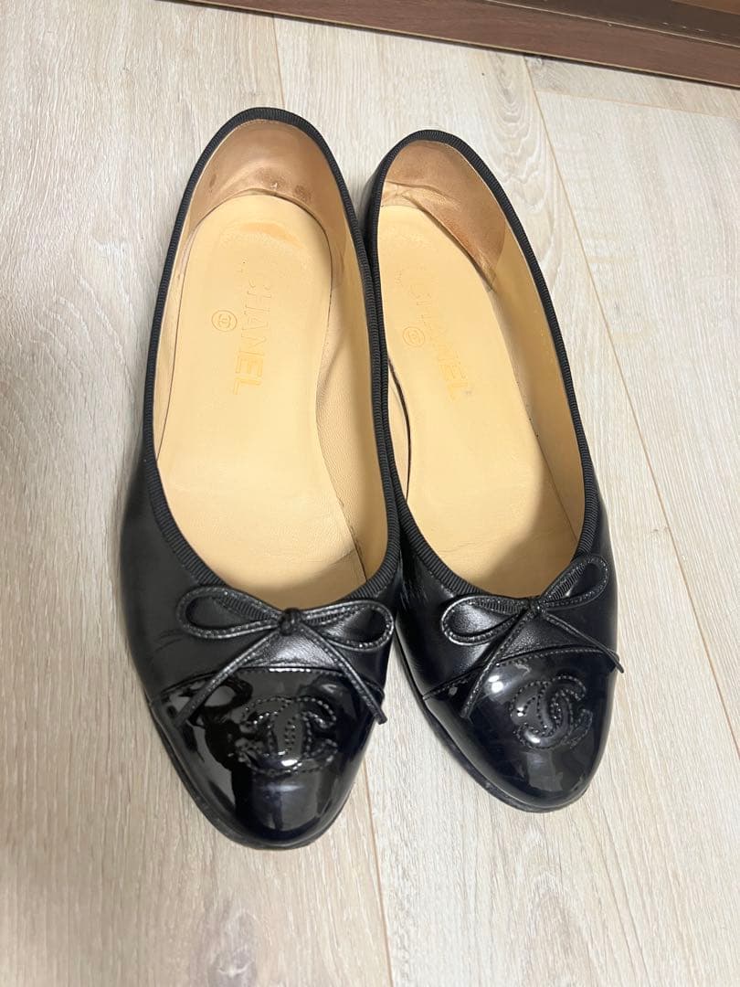 CHANEL バレエシューズ　ブラック　37ハーフ 季節感をグッと高めてくれる♪】シャネル バレリーナシューズ (CHANEL