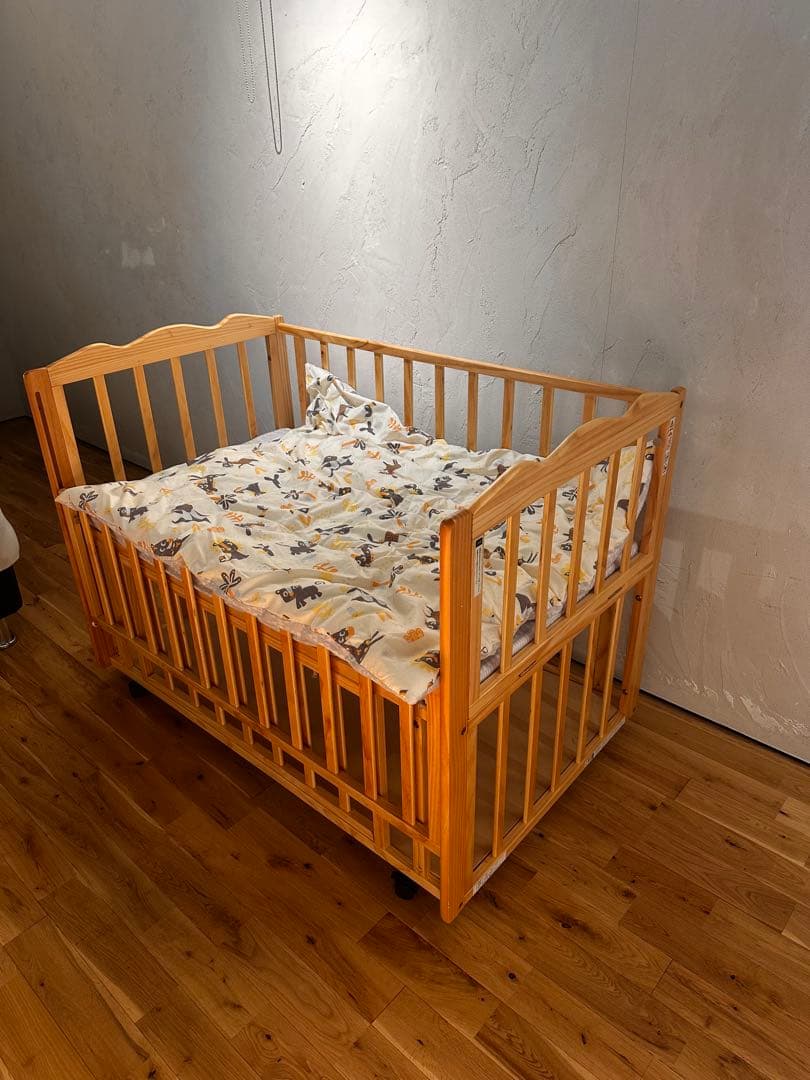 2回のみ使用 大和屋フラルWオープンすのこベビーベッド 布団、マット