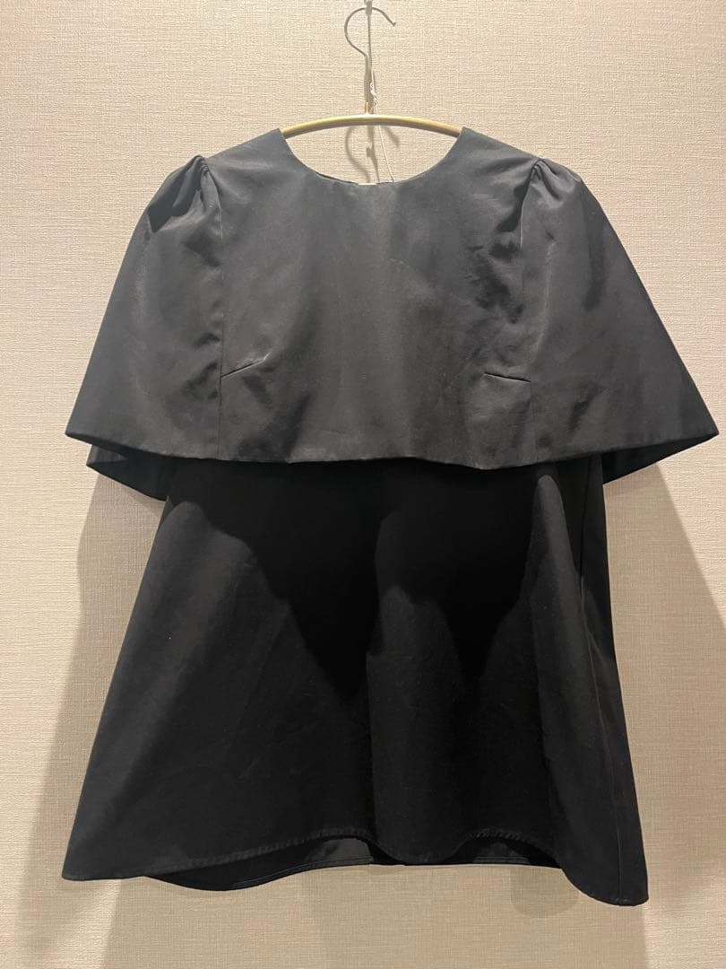 Heve ヘイブ ケープドッキングブラウス ブラック