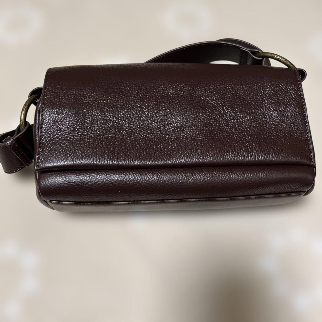 BEARDSLEY ビアズリー レザーボディバッグ ブラウン - メルカリ