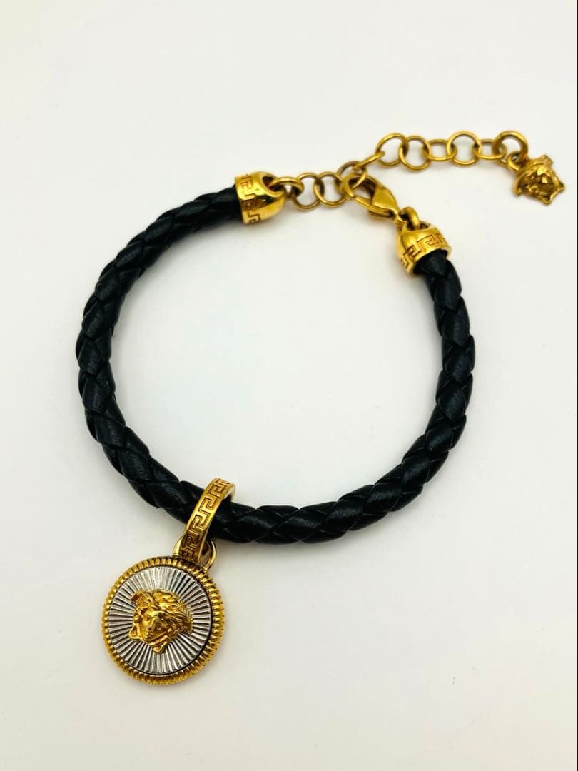 ヴェルサーチ　ブレスレット　ヒョウジン着用モデル　メデューサ　レザー Versace メドゥーサ ビギー レザー ブレスレット ヒョンジン 着用