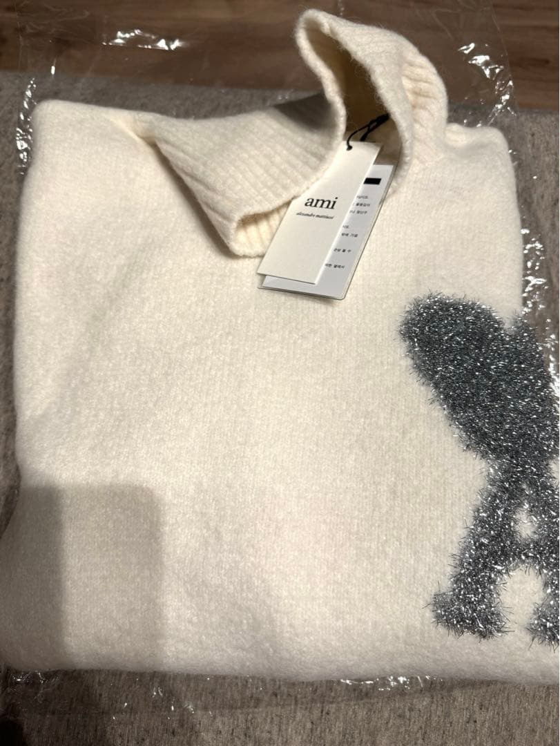 アミパリス ホワイト×シルバー ハート刺繍 タートルネックセーター