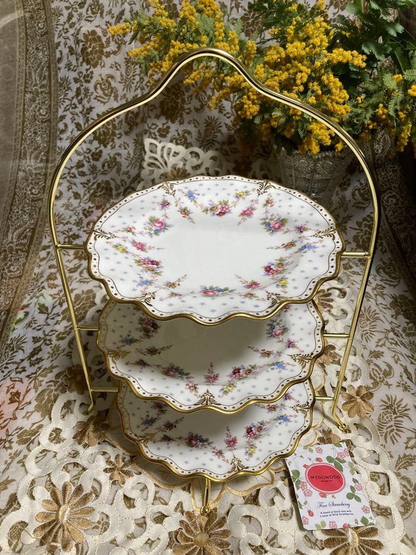 ロイヤルクラウンダービー　ロイヤルアントワネットアフタヌーンティースタンド３段付 ロイヤルアントワネット ティーカップ＆ソーサー(225ml) – ロイヤル