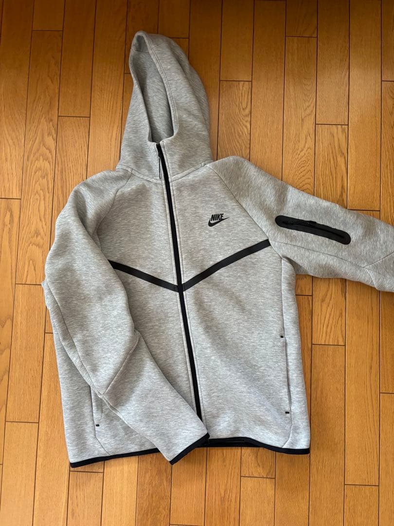 Nike テックフリース グレー - メルカリ