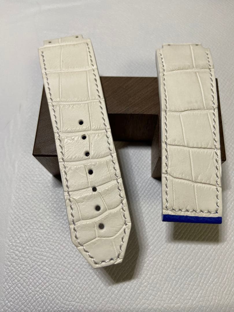 ✓【オーダー製作】ウブロ（HUBLOT）専用レザーストラップ - メルカリ