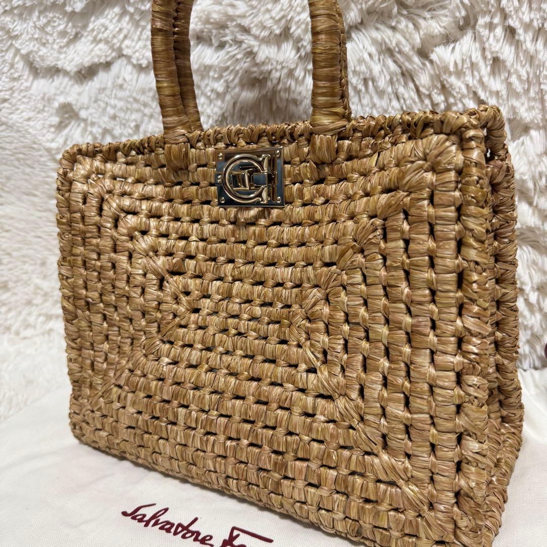 【未使用級】サルヴァトーレフェラガモ Studio Box bag ガンチーニ 極美品 フェラガモ ハンドバッグ スタジオボックスバッグ カゴバッグ