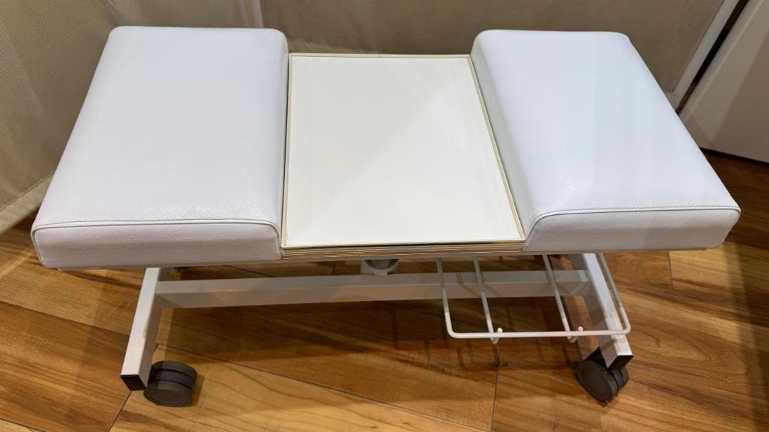 S*Y様 西村製作所 ペディキュアオットマン CB-811 ホワイト フットカー ゆ*き様 西村製作所 ペディキュアオットマン CB-811 ホワイト