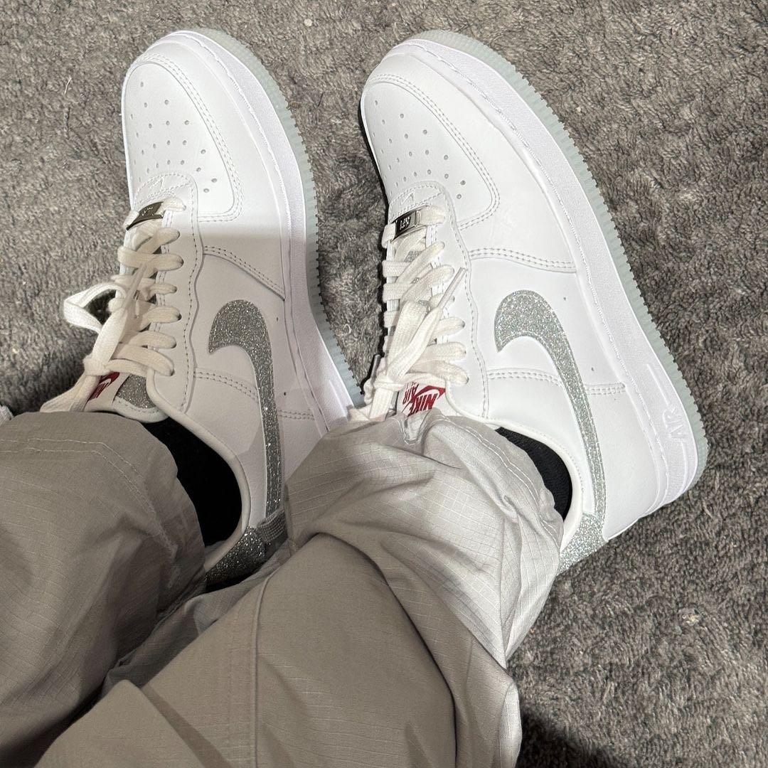新品23cm】NIKE W エアフォース1'07 ホワイト/シルバー - メルカリ