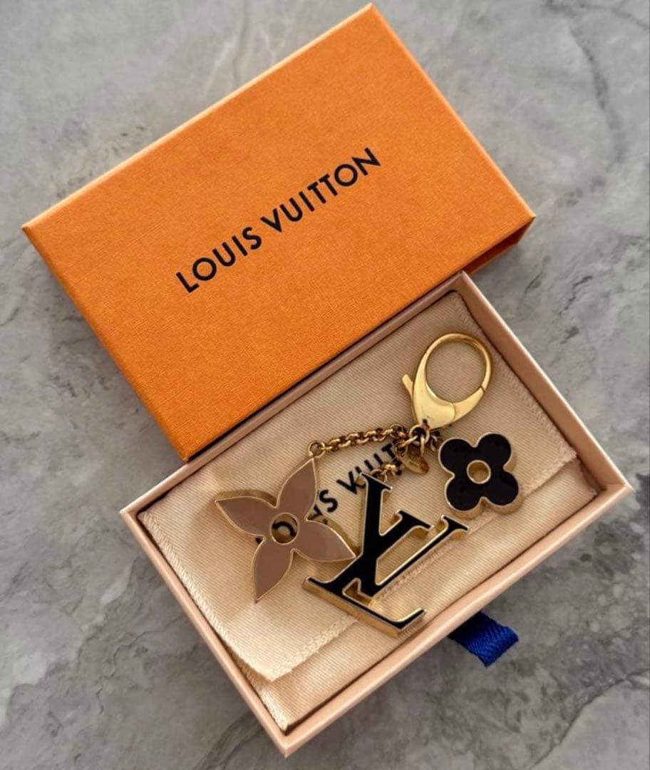 （スピード配送）Louis Vuitton ルイヴィトンキーホルダー チャーム 楽天市場】【正規紙袋無料】 ルイヴィトン キーホルダー キーリング