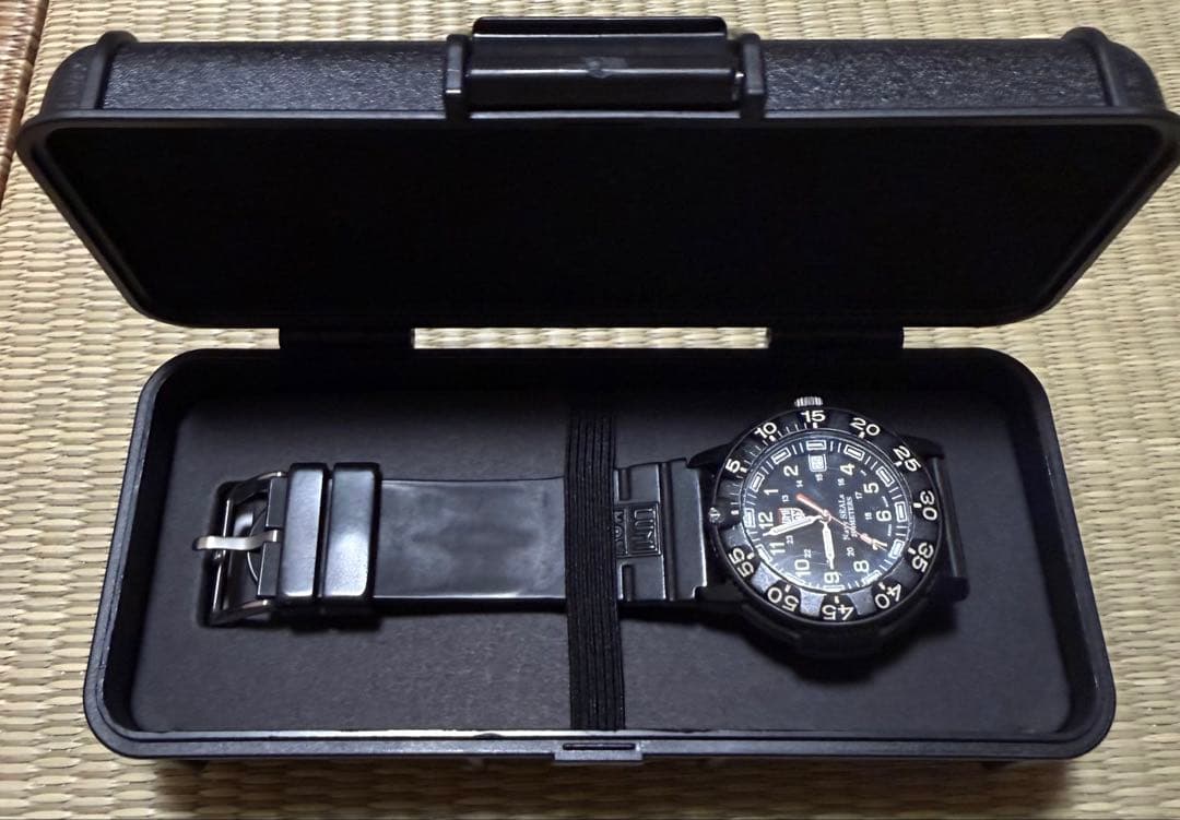 Luminox ネイビーシールズ200M 3001RH.JL 電池切れ