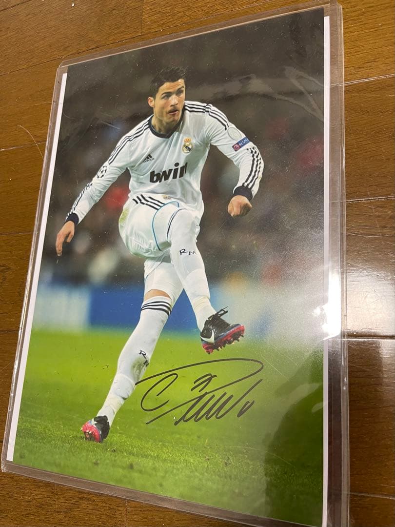 9800円早い者勝クリスティアーノ・ロナウド 直筆フォトHOLOGRAM COA 楽天市場】クリスティアーノ・ロナウド 直筆サインフォト 額入り