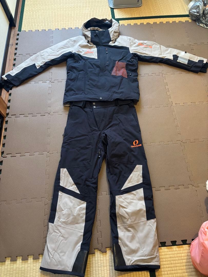 ONYONE デモチーム　スキーウエアー　上下セット　メンズＬサイズ オンヨネ（ONYONE） スキーウェア 上下セット メンズ SUIT スーツ