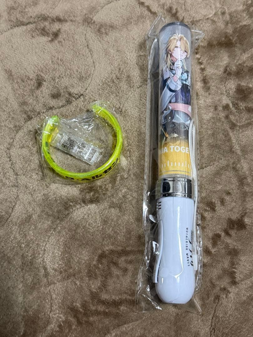 鳴潮 ライブ入場特典 ペンライト&バングル リューク・ヘルセン - メルカリ