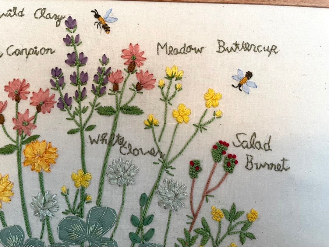 青木和子 刺繍 完成品 「種を蒔いて、芽が出て、花が咲く