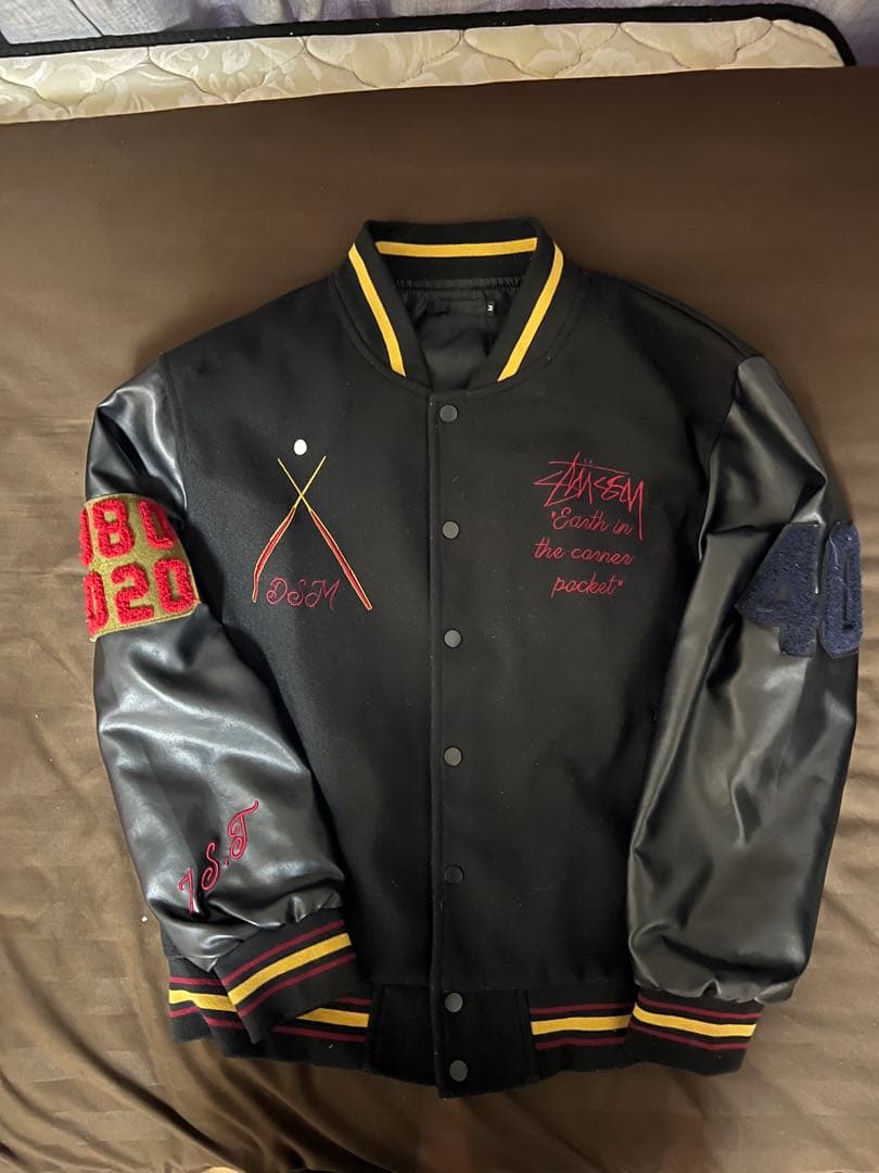 Stussy スタジャン ブラック刺繍 - メルカリ