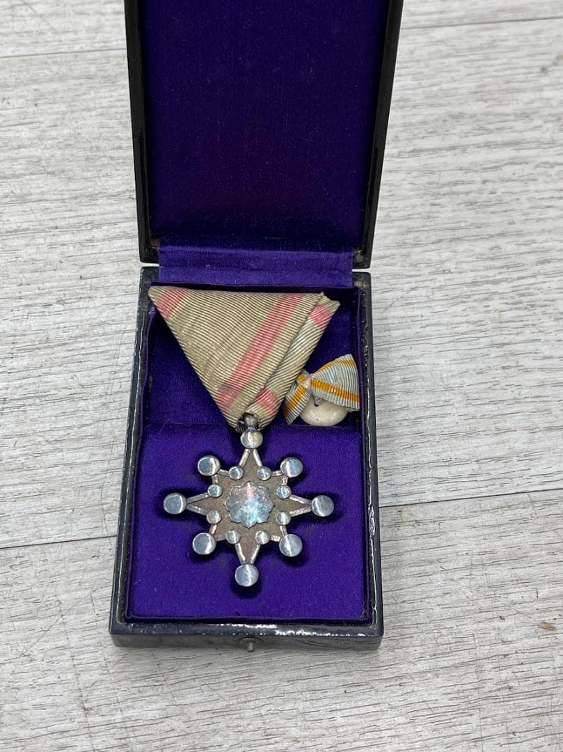 支那事変従軍記章 勲八等白色桐葉章 勲七等瑞宝章 他