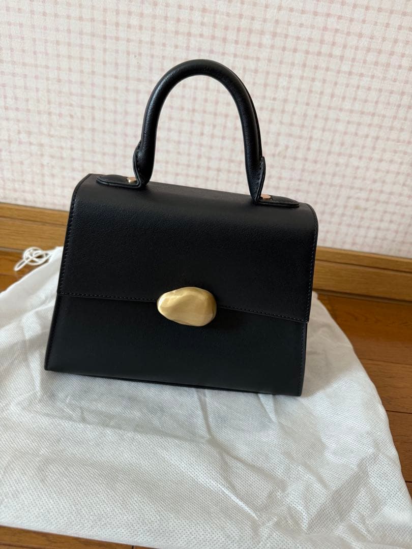 アニュアンス anuans モチーフ付きミニハンドルバッグ （BLACK