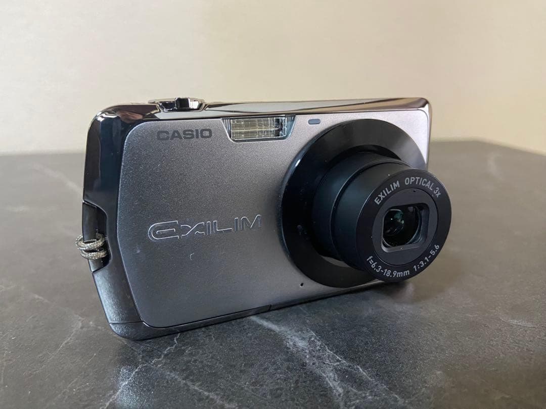 美品 CASIO EXILIM EX-Z330 コンパクトデジタルカメラ - メルカリ