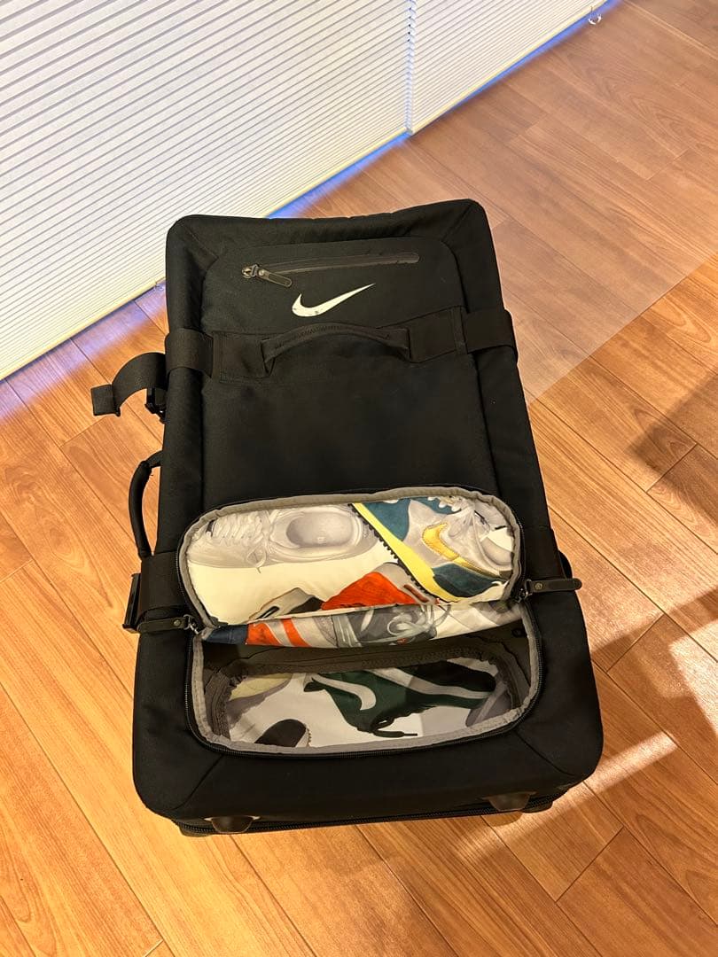 Nike 黒 キャリーケース 2輪 - メルカリ