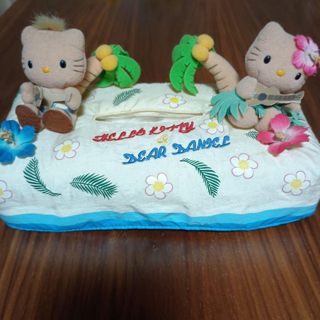 ハローキティとダニエル　ハワイアン　ティッシュボックス ヤマダモール | 【ハローキティ】ティッシュBOXカバー【ハッピーレッド