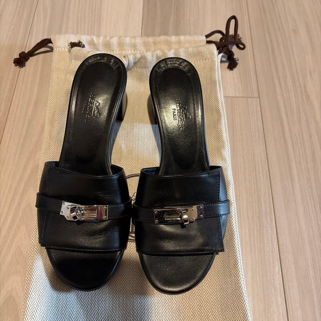 黒レザーバックストラップミュール - メルカリ