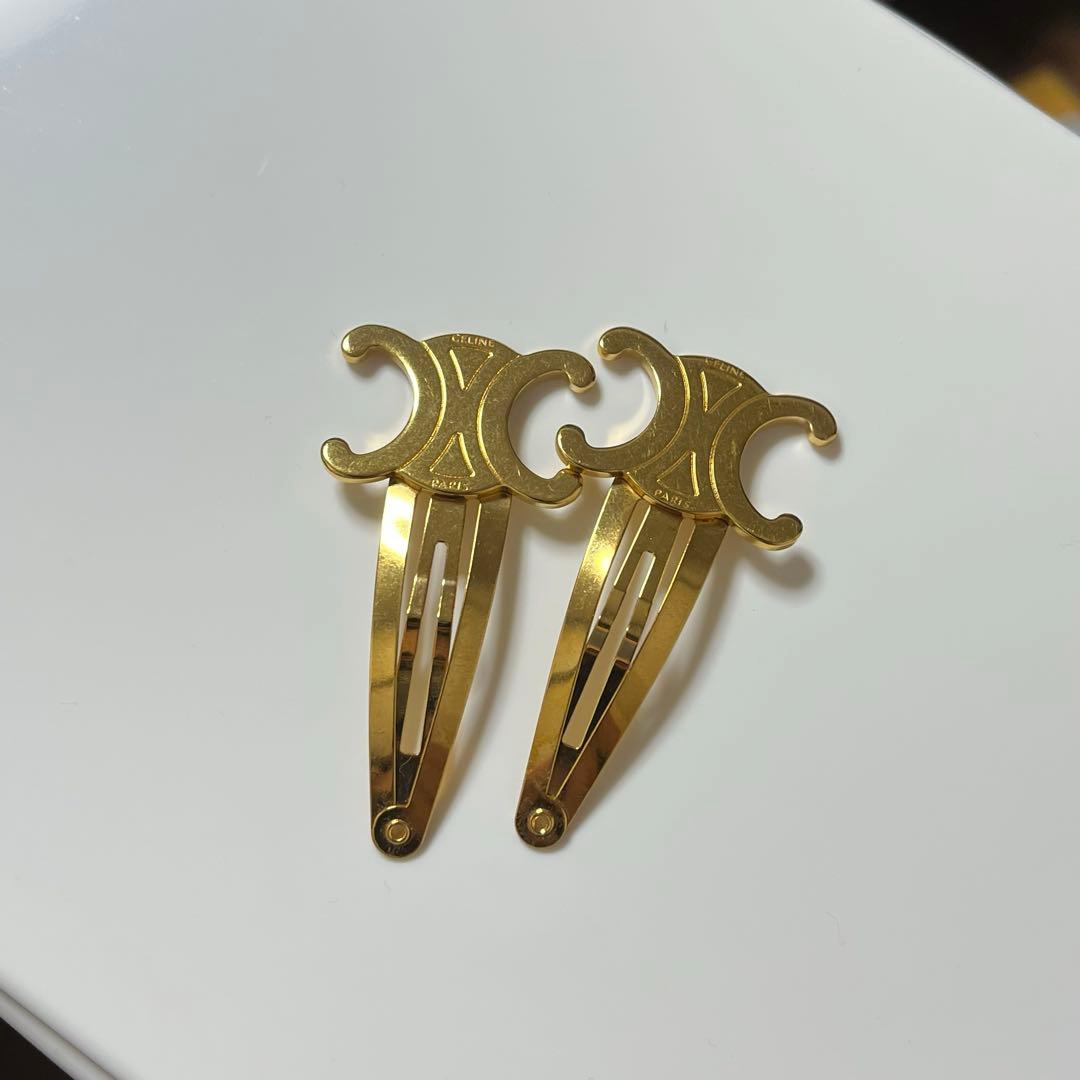 CELINEゴールド ヘアクリップ 2個セット CELINE（セリーヌ） 新品同様 トリオンフ スナップ ヘアクリップ 2つ