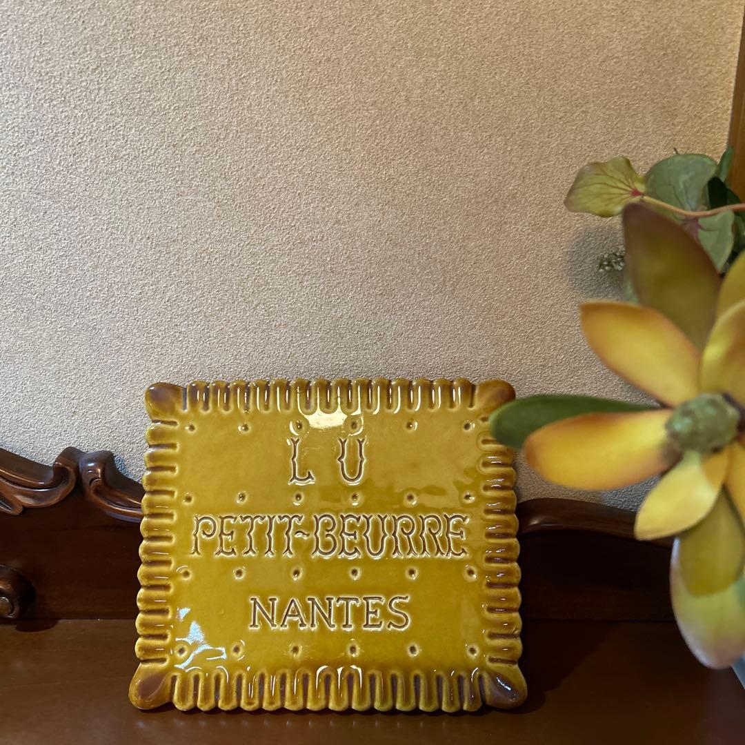 大幅お値下げ、LU PETIT-BEURRE ビスケット陶器プレート、美品！ LU ビスケット プレート 陶器 | Brocante de La Cocotte （フランス