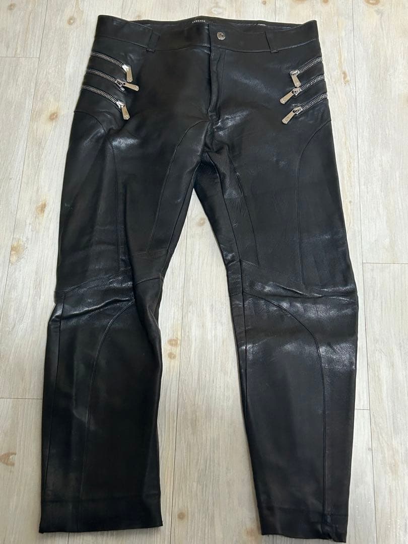 Gianni versace レザーパンツ - メルカリ
