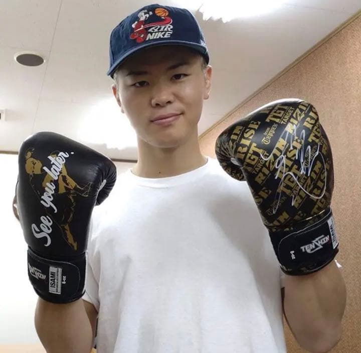 激レア 那須川天心 キックボクシング引退記念 直筆サイン入り グローブ