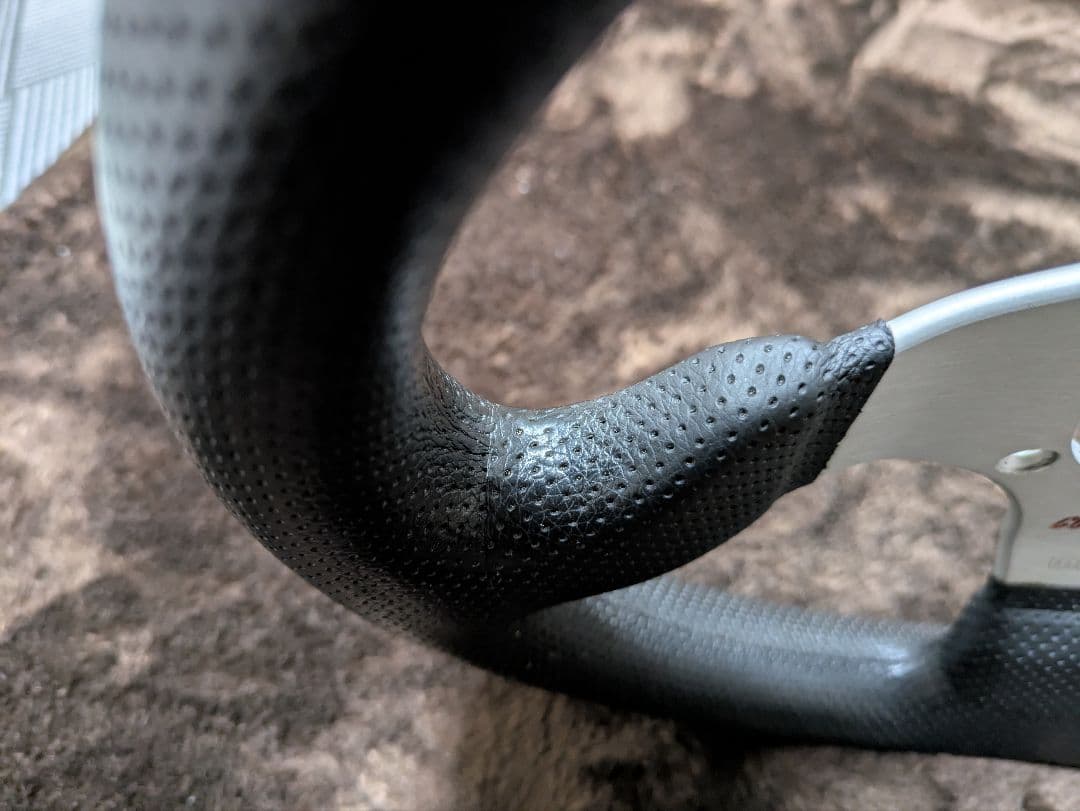 MOMO /コンペティションエボ☆販売終了モデル ☆美品　32パイ　☆最終値下げ