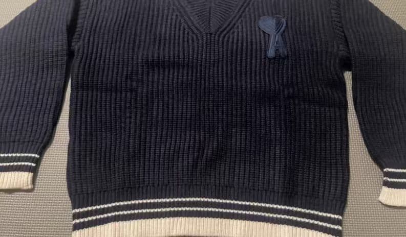 新品】 AMI PARISセーターVネックニット ネイビーM - メルカリ