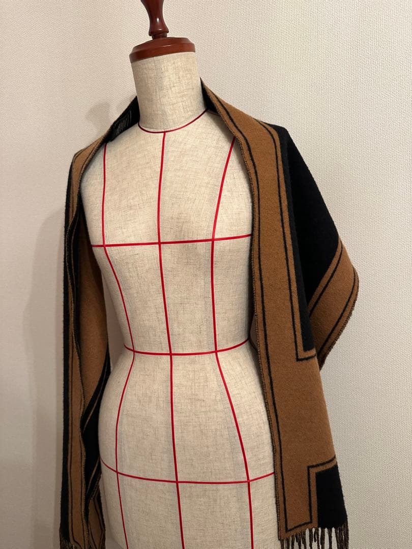 HERMES マフラー Hロゴ 黒/茶色　マフラー 《クレ・ドゥ・H》