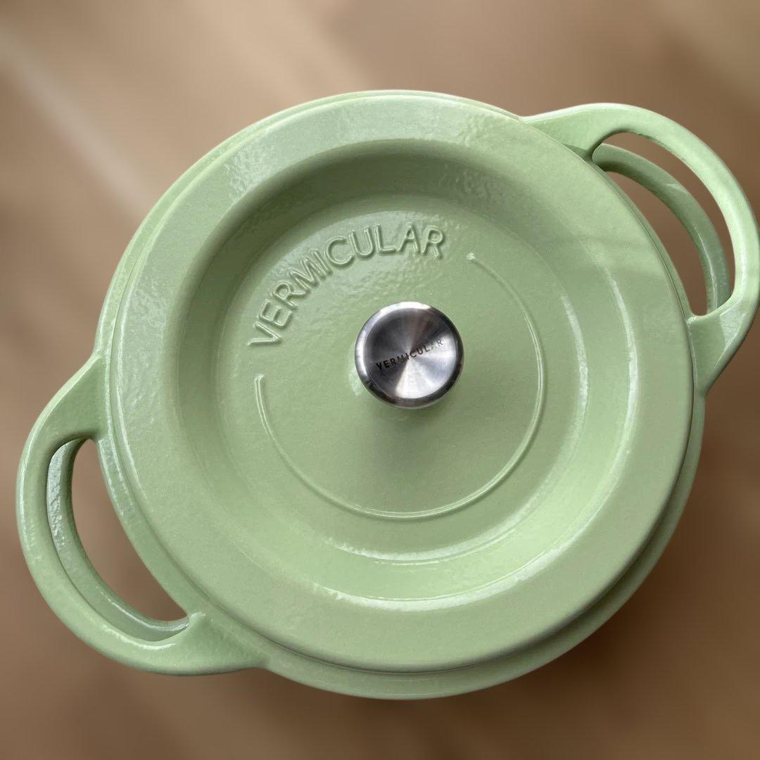 Vermicular 両手鍋　22cm Amazon｜バーミキュラ 鋳物ホーロー鍋 22cm パールピンク 無水調理