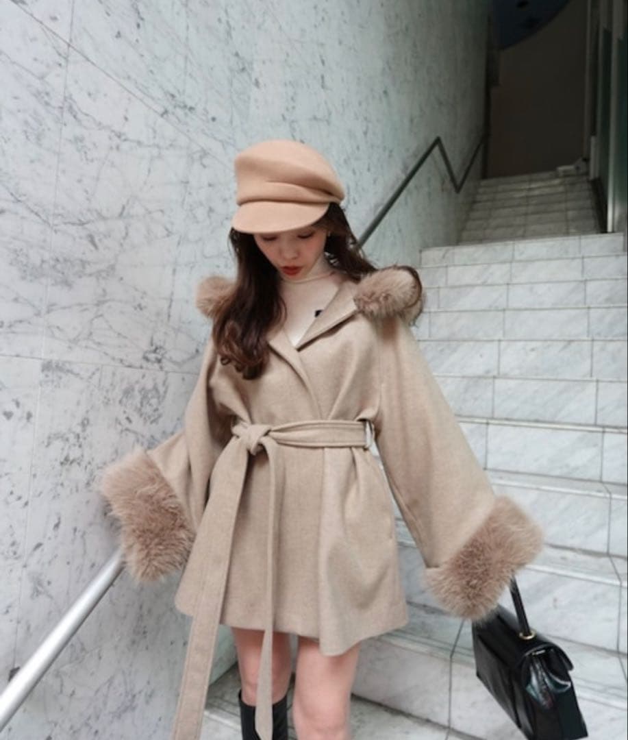 Chico ファー付きフード襟マルチwayケープコート ベージュ - メルカリ