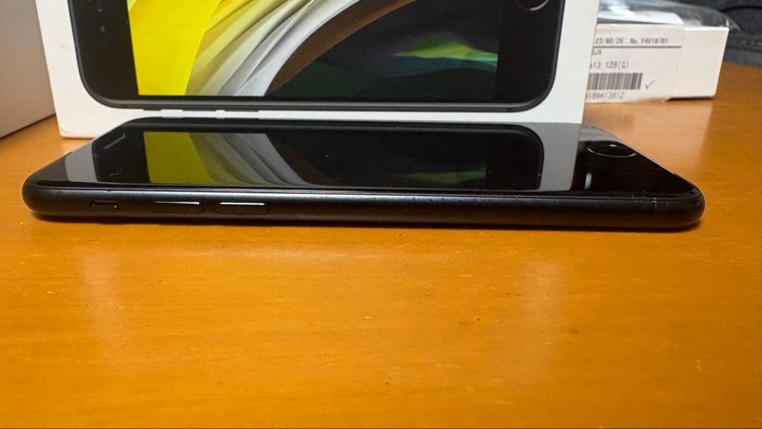 iPhone SE 第2世代 64GB ブラック SIMフリー 箱あり - メルカリ