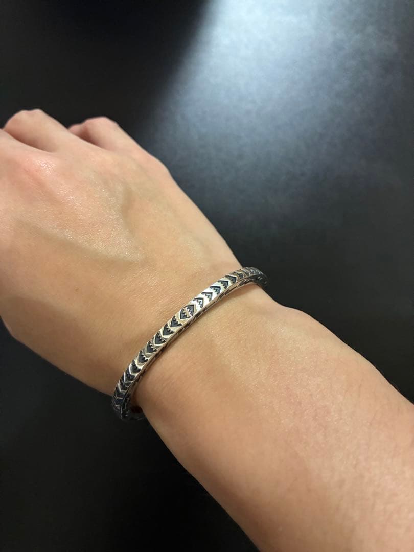 サンシャインリーブス 4面スタンプ バングル - メルカリ