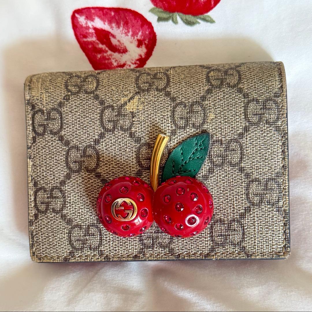 GUCCI さくらんぼ 財布 - メルカリ