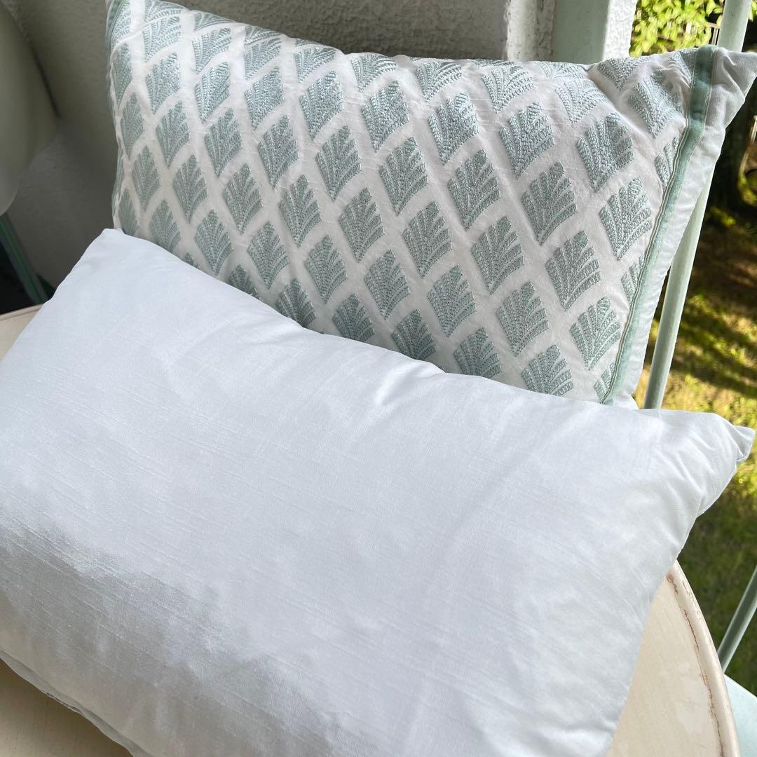 2個]ローラアシュレイ 刺繍まくらクッション フローレン 新品2個 フェザー