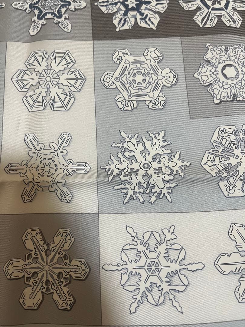 エルメス カレ90 FEUX DE L'HIVER 雪の結晶 グレー／ネイビー - メルカリ