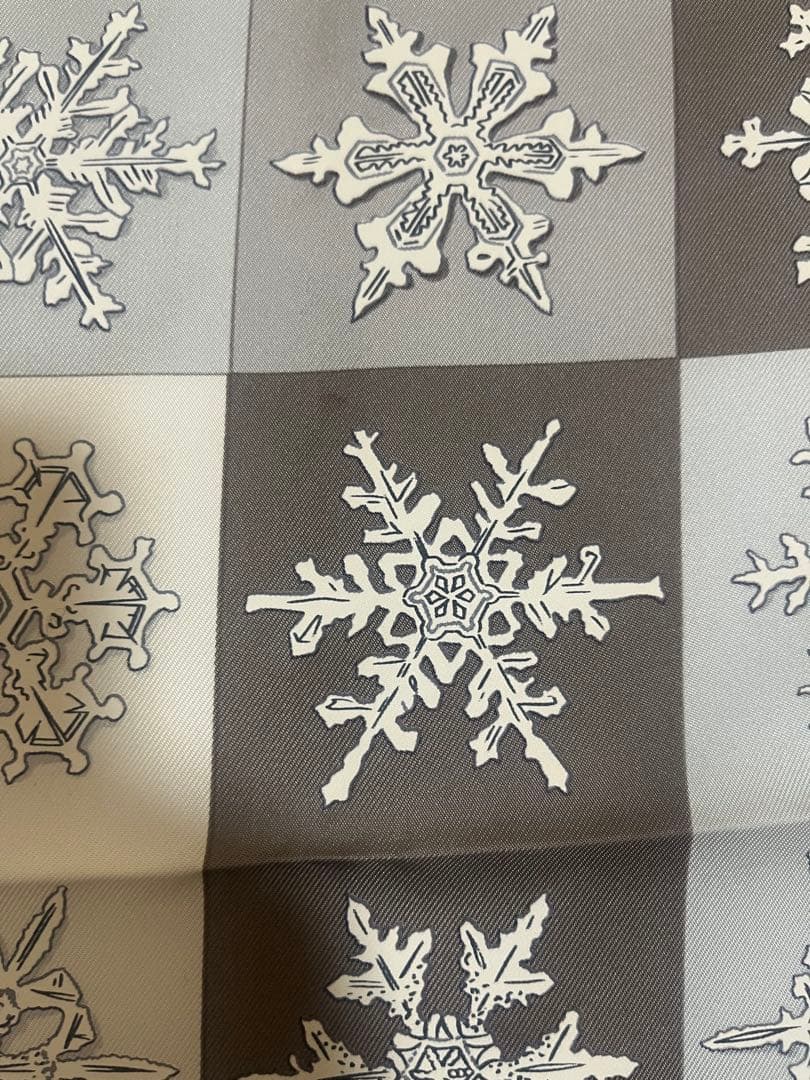 エルメス カレ90 FEUX DE L'HIVER 雪の結晶 グレー／ネイビー - メルカリ