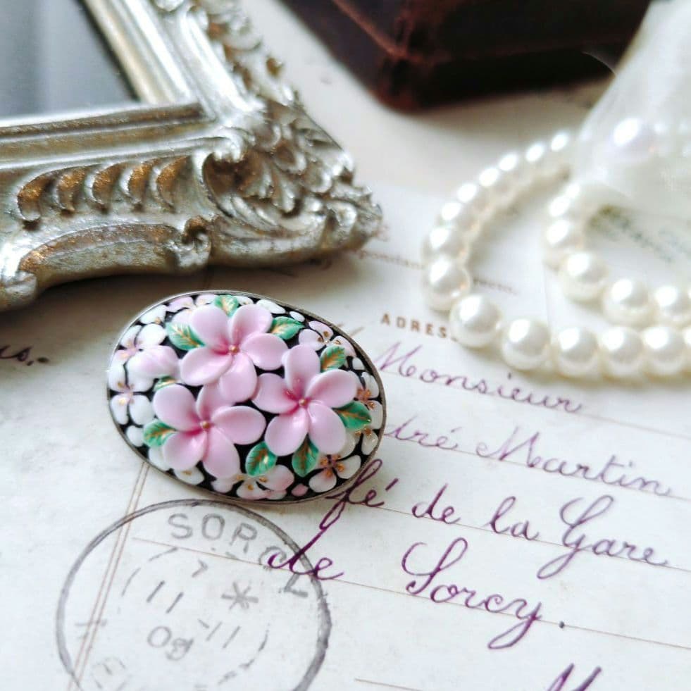 俊兼ジュエリー トシカネ 有田焼 フラワー ブローチ 花模様 TOSHIKANE