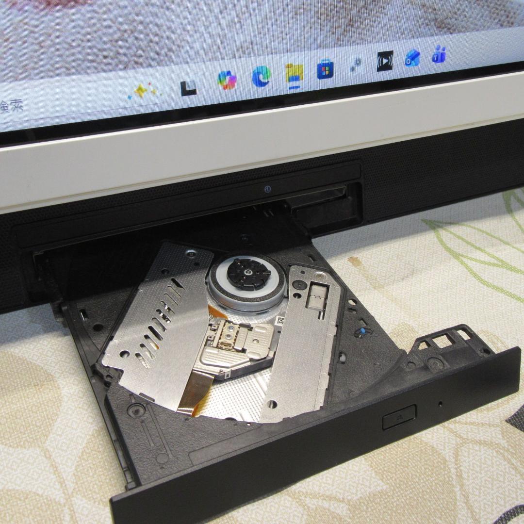 人気の白Win11公式対応8世代i5/メ8G/新品SSD+HDD/BD/HDMI - メルカリ