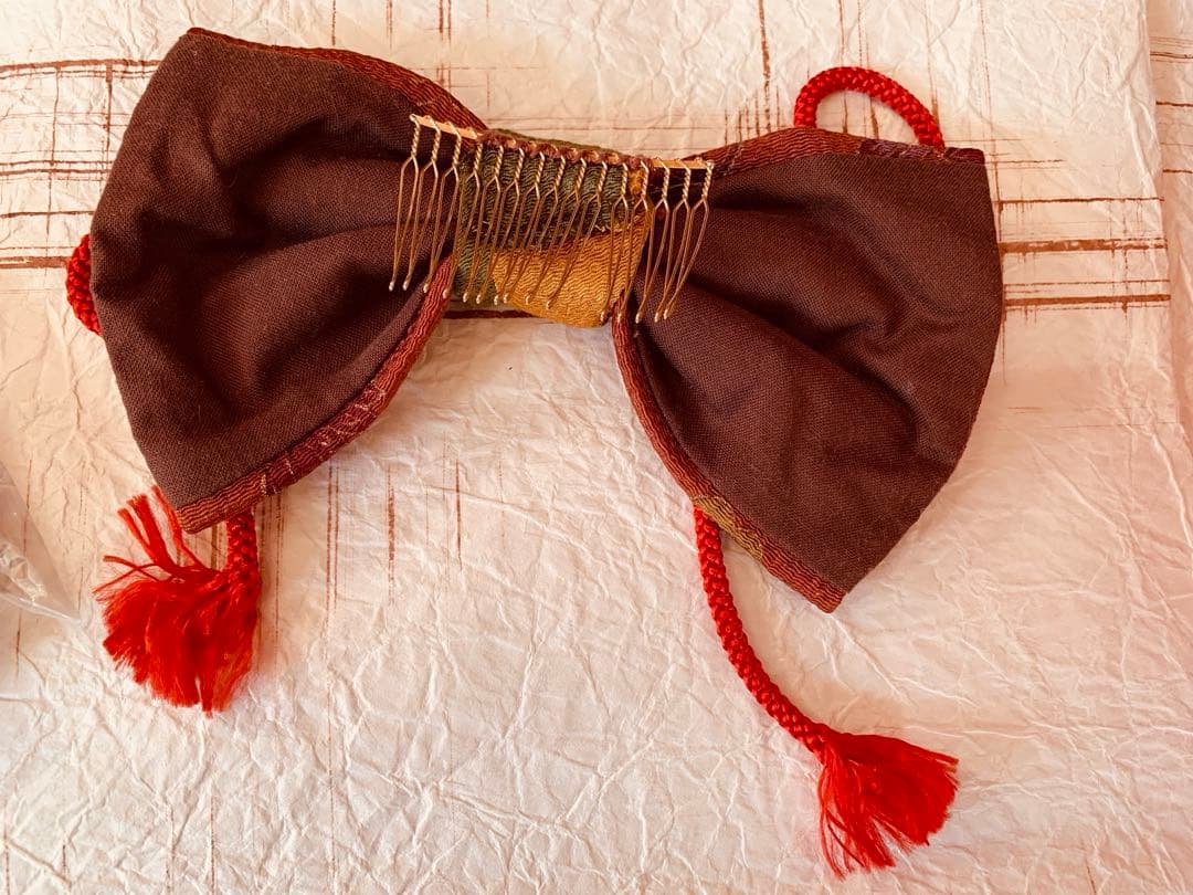 ハーフ成人式や百人一首大会 卒業式などに 十二単の女の人の振袖と袴の