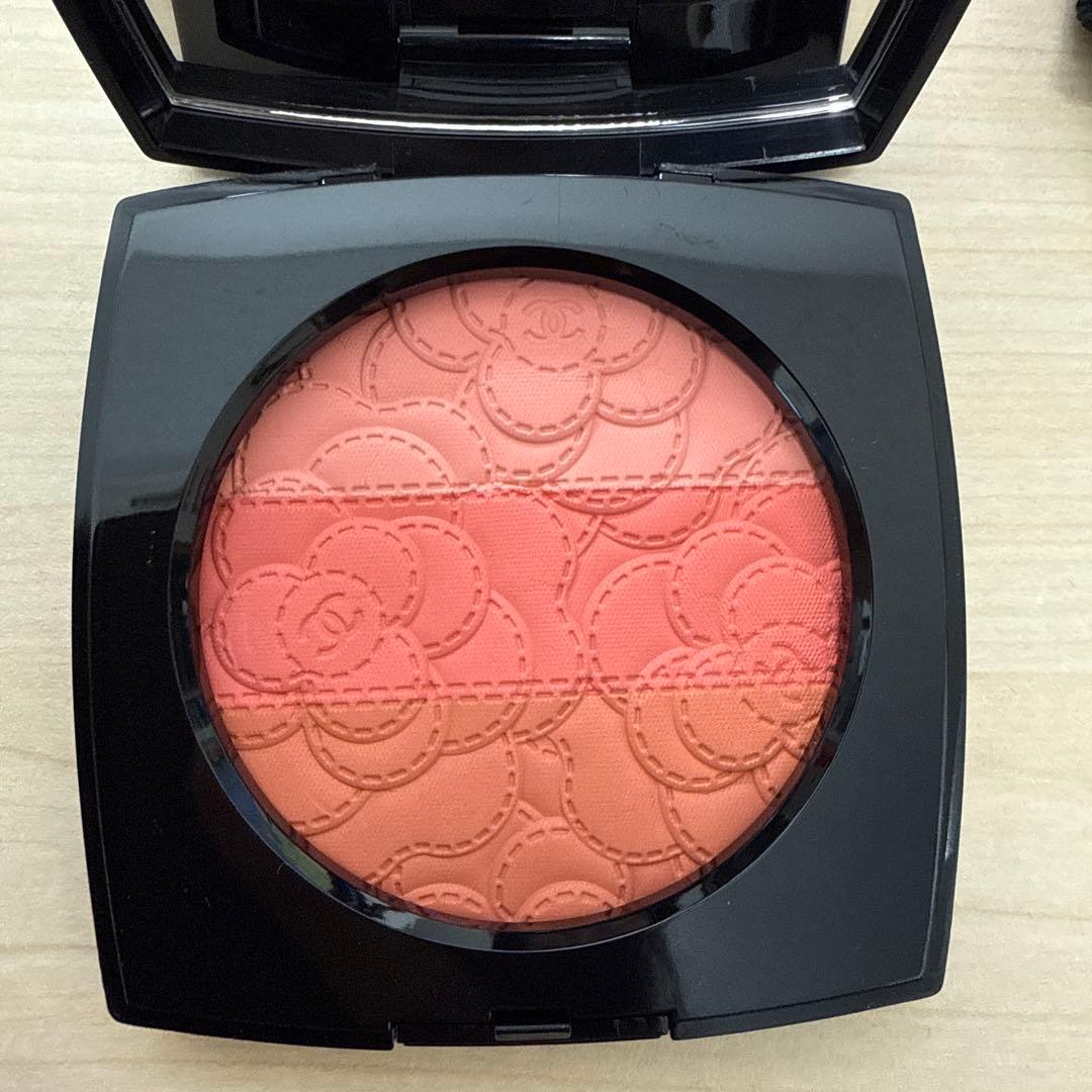 【新品未使用】CHANEL CAMÉLIA FUTURAパウダーブラッシュトリオ CHANEL Powder Blush Trio CAMÉLIA FUTURA Powder Blush Trio - Macy's